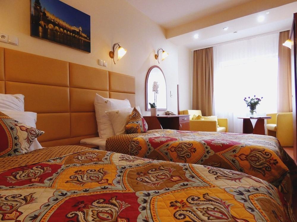 Aparthotel Adler Krasków Exterior foto