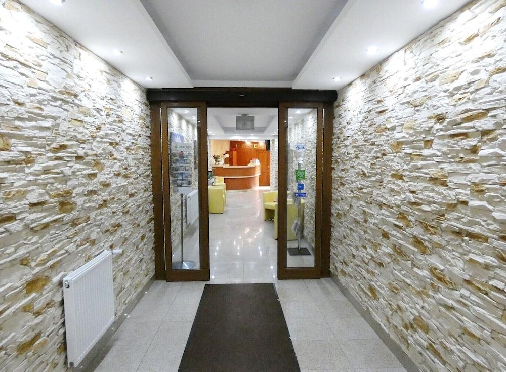 Aparthotel Adler Krasków Exterior foto