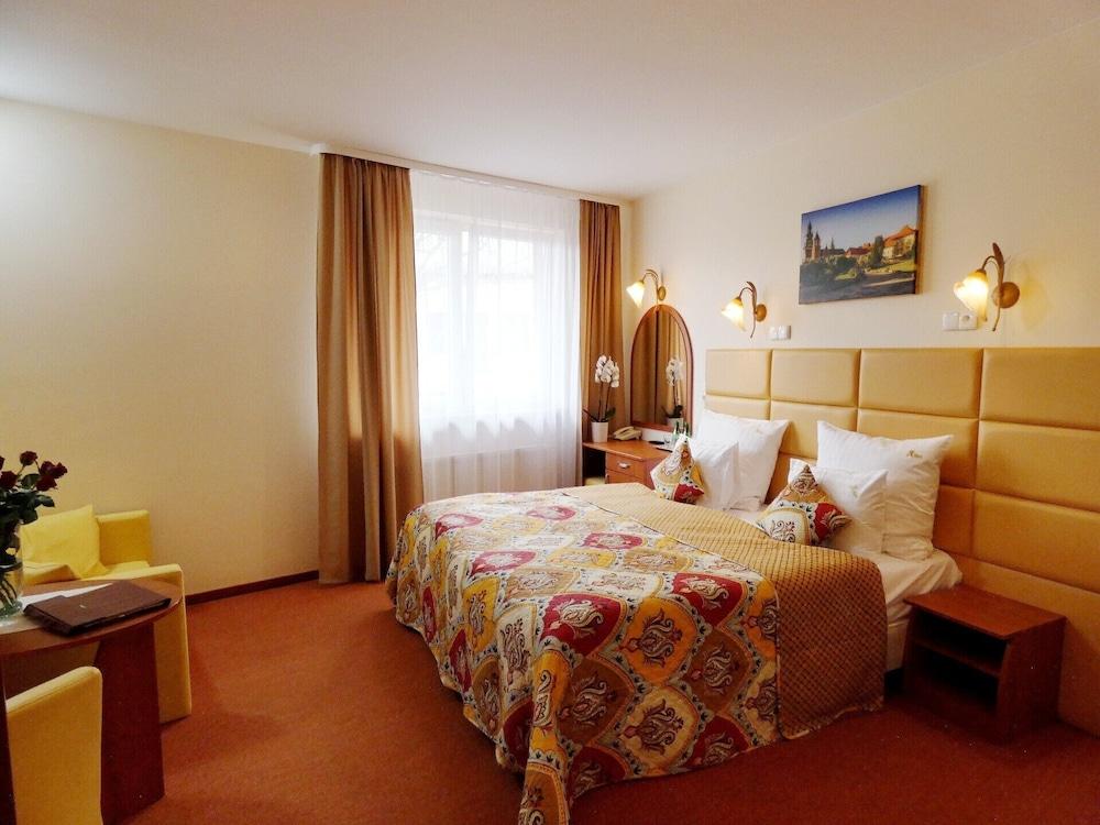 Aparthotel Adler Krasków Exterior foto