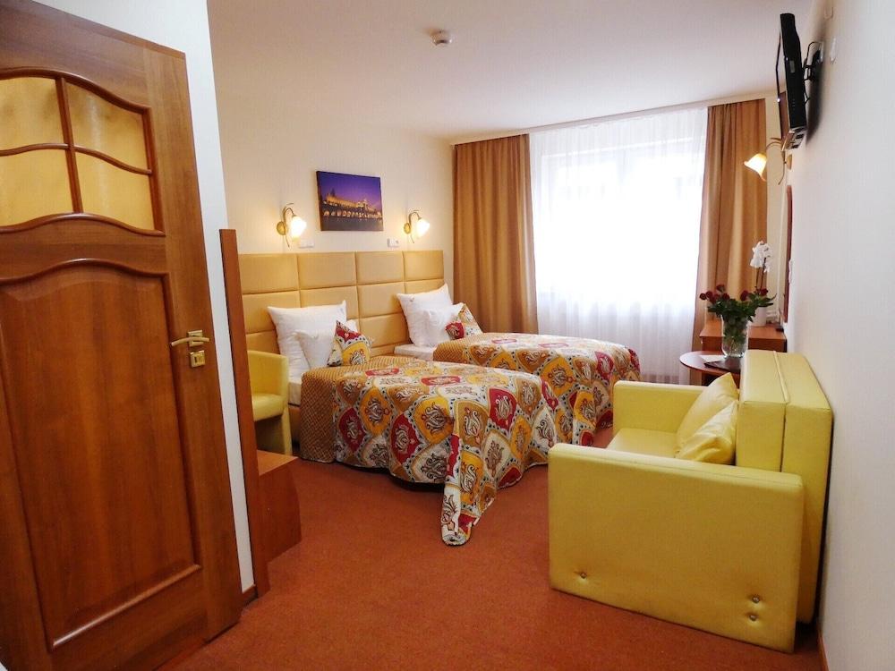 Aparthotel Adler Krasków Exterior foto